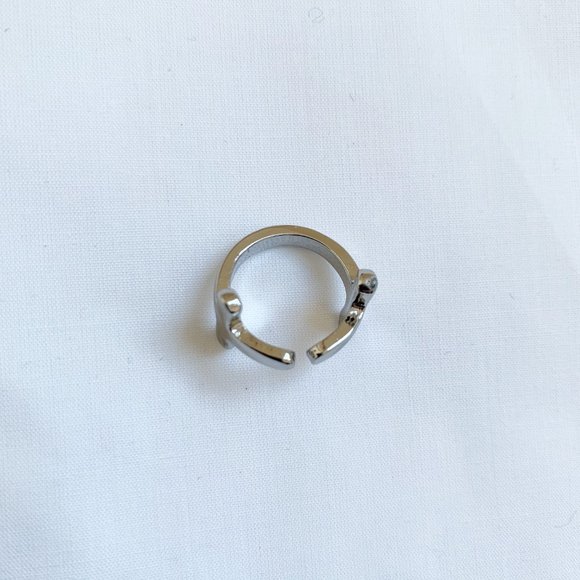 VINTAGE | SILVER HORIZONTAL DOUBLE CROSS RING - Picture 5 of 5